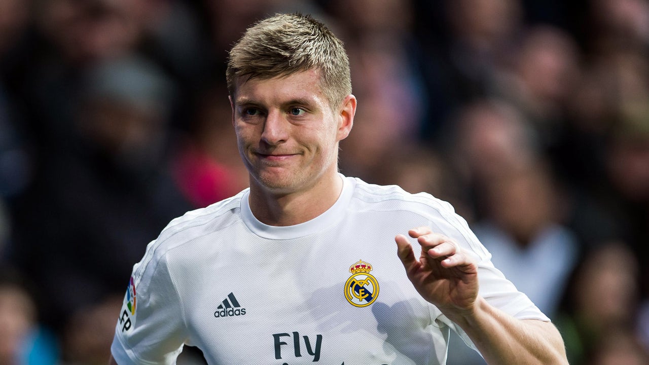 Chelsea make big offer for Real Madrid midfielder Kroos